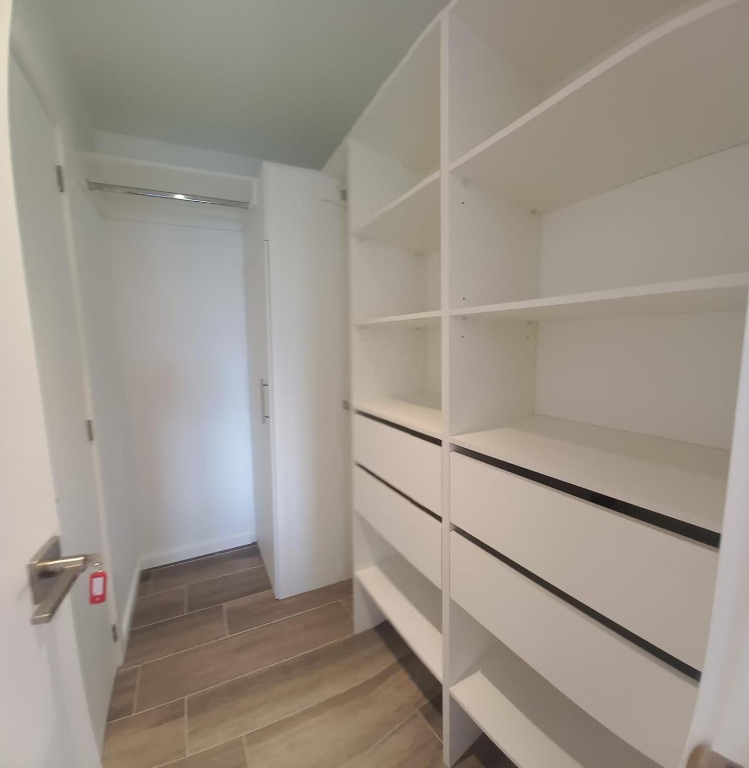 2 Habitaciones, Edificio Airali, Zona 10, Napoles