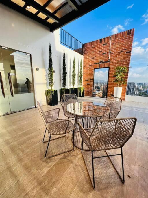 2 Habitaciones, Edificio Airali, Zona 10, Napoles * Guatemala-Stadt