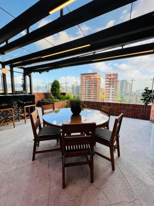 2 Habitaciones, Edificio Airali, Zona 10, Napoles